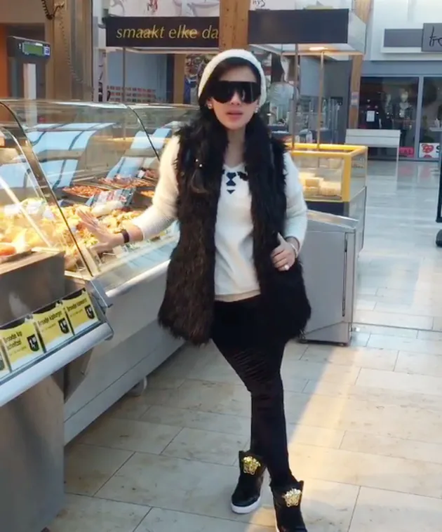 Liburan Ala Syahrini