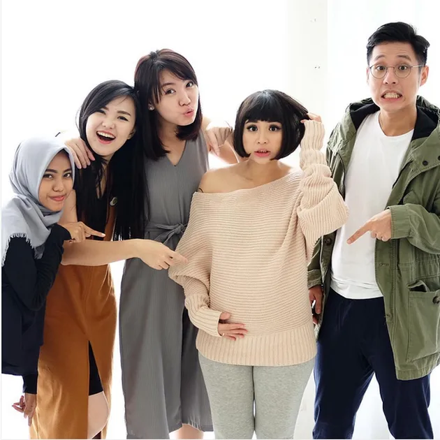 FOTO: Gaya Putri Titian Dengan Perut Buncit Hamil Anak Pertama