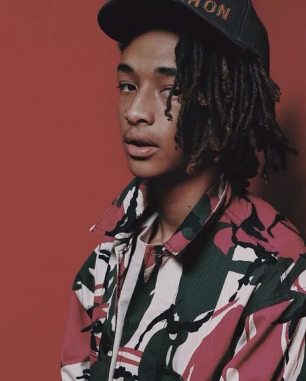 Gaya Unik Jaden Smith