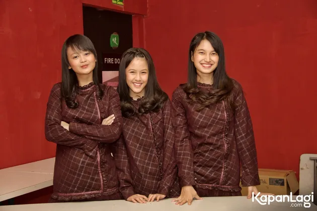 JKT48 tampil dengan kostum-kostum unik