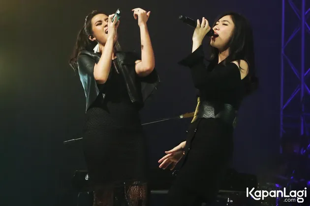 Semenjak kepopuleran dari dua penyanyi cantik Raisa dan Isyana Sarasvati makin meroket, banyak para penggemar yang ingin mereka untuk berkolaborasi.
