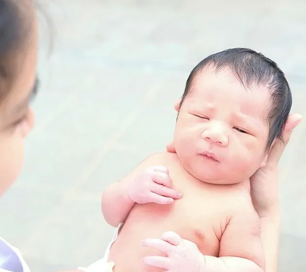 Putri Titian dan Junior Liem Dengan Baby Iori