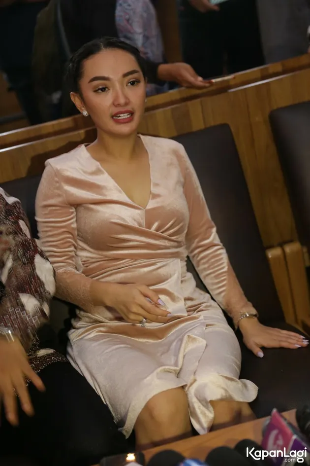 Zaskia Gotik - Ayu Ting Ting