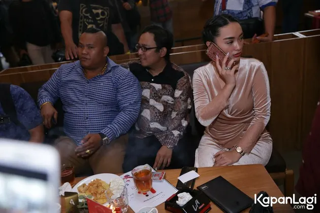 Zaskia Gotik - Ayu Ting Ting