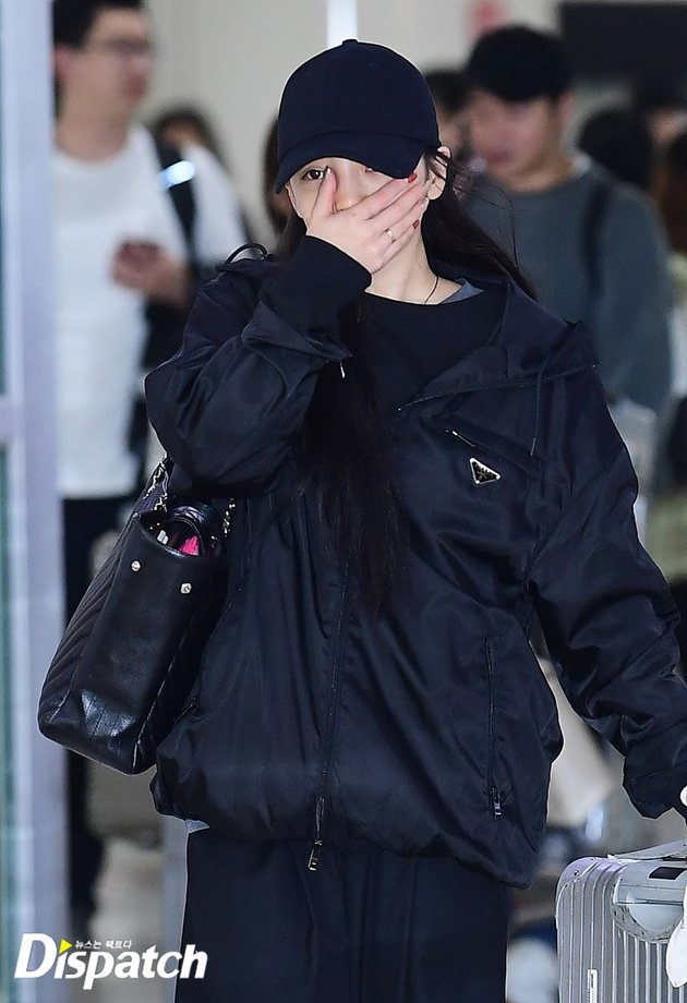 PHOTO: Goo Hara Arrives in Korea, All Black Outfit - Unable to Hold Back Tears at the Airport