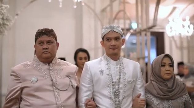Rezky Aditya's Nervous Photos Before and During the Wedding Ceremony, Making Ciki's Family Cry