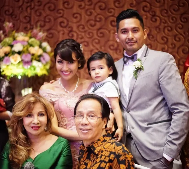 Ryan Delon - Sharena Gunawan 