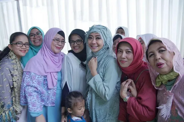 FOTO: Hamil 7 Bulan, Asri Welas Gelar Syukuran dan Siraman