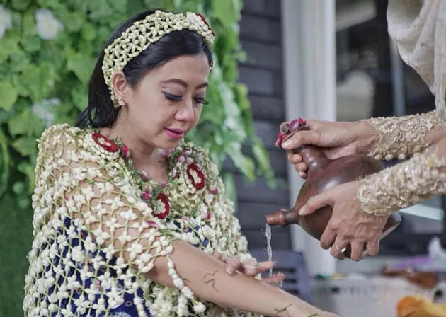 FOTO: HAMIL 7 BULAN, ASRI WELAS GELAR ACARA SYUKURAN - TINGKEPAN