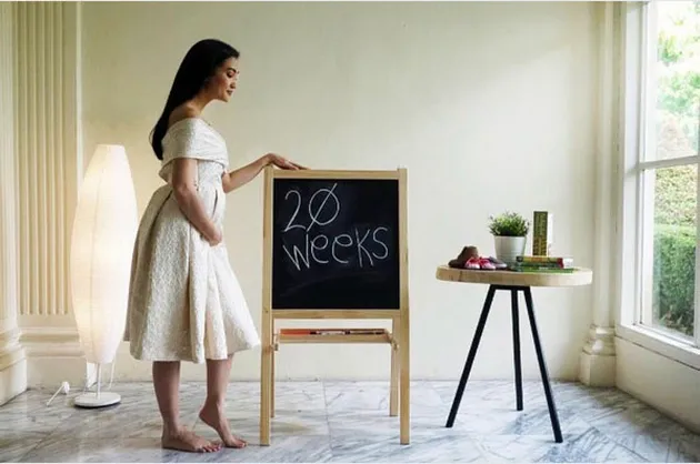 FOTO: Hamil, Atiqah Hasiholan Tampil Cantik Dalam Maternity Shoot