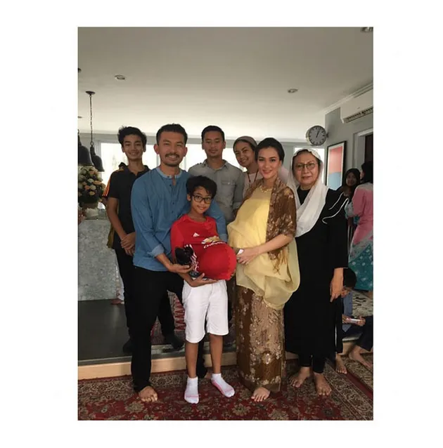 Kehamilan Atiqah Hasiholan