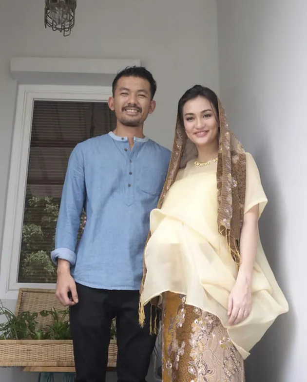Kehamilan Atiqah Hasiholan