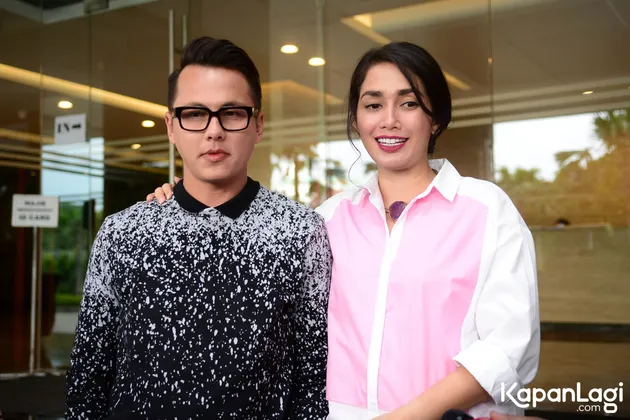 Ussy Sulistiawaty - Andhika Pratama