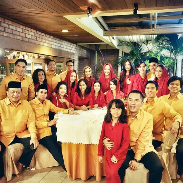 [FOTO] HANGOUT MEWAH NIA RAMADHANI BARENG KELUARGA BESAR 