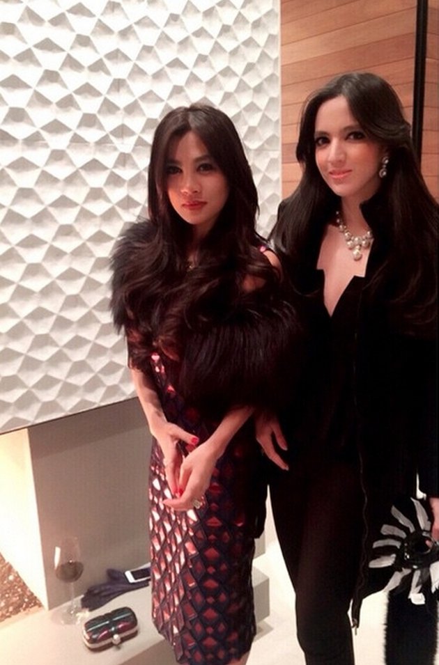 [FOTO] HANGOUT MEWAH NIA RAMADHANI BARENG KELUARGA BESAR 