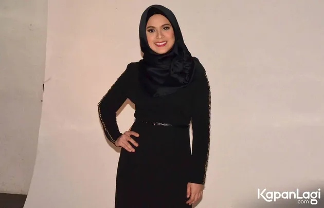 Nycta Gina kenakan hijab