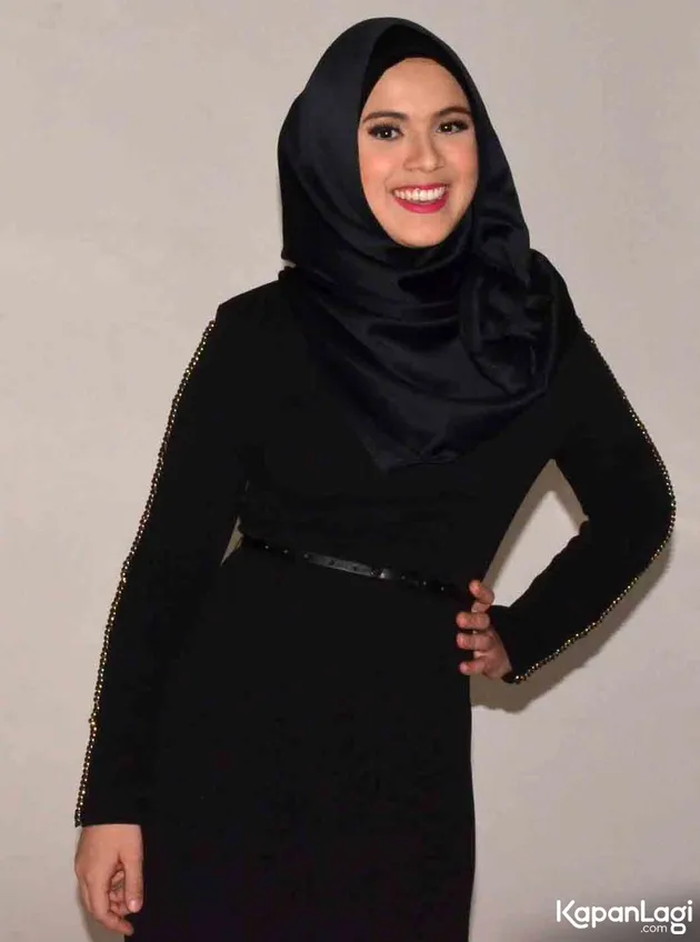 Nycta Gina kenakan hijab