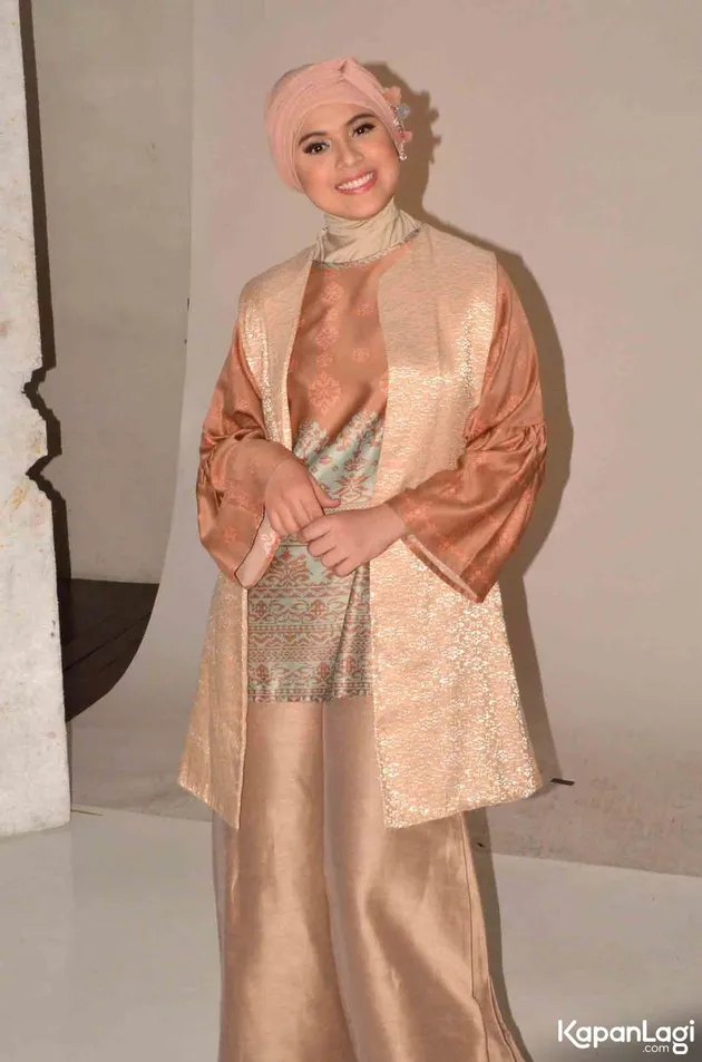 Nycta Gina kenakan hijab