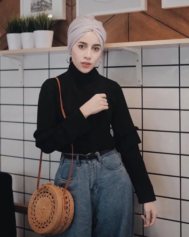 Aghnia Punjabi, Hijabers Hits Instagram