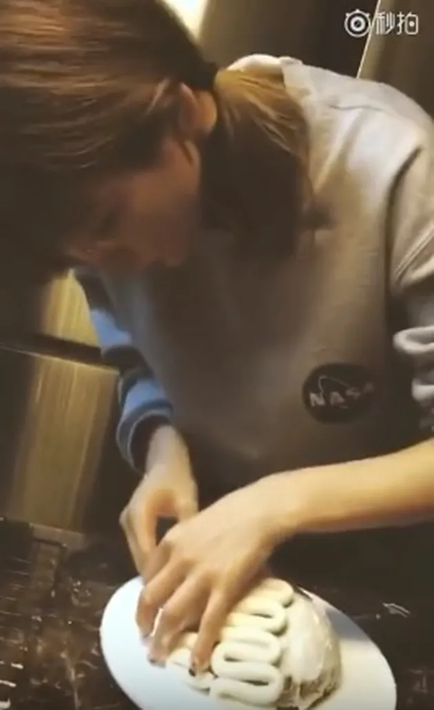 Taeyeon Halloween cake