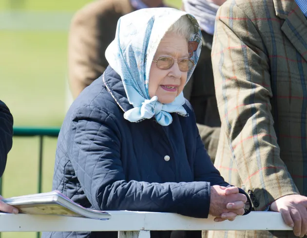 Kerudung Ratu Elizabeth II