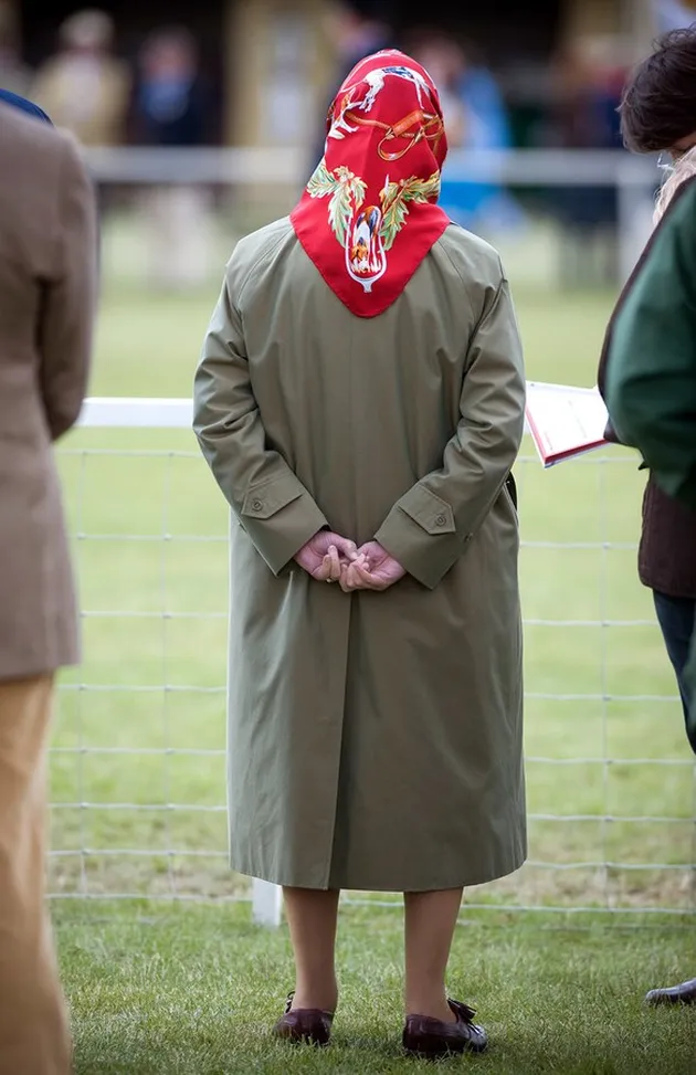 Kerudung Ratu Elizabeth II