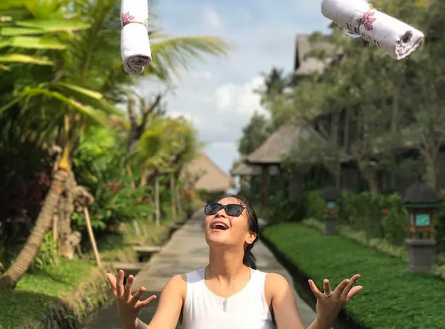 Marsha Tengker Bulan Madu