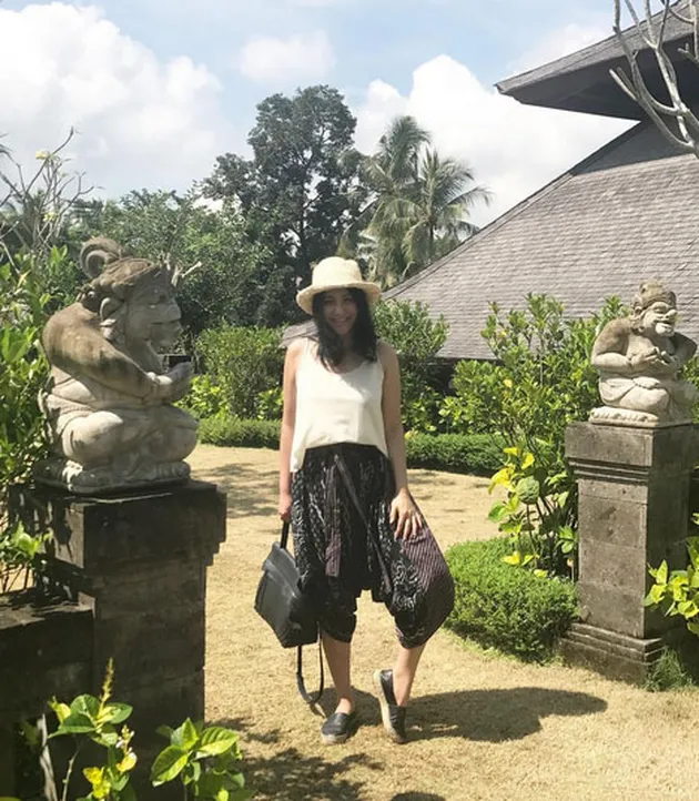 Marsha Tengker Bulan Madu