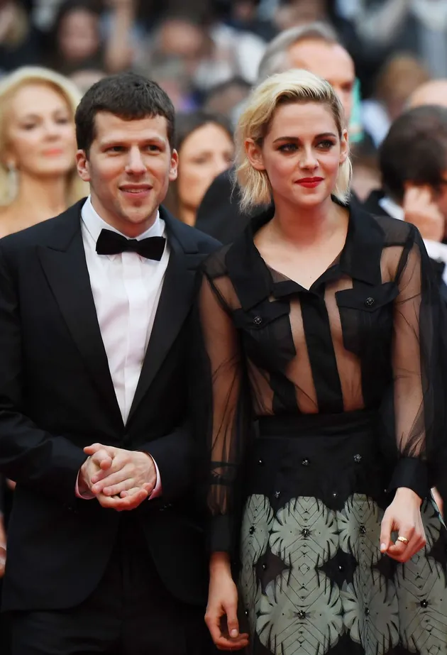 Kristen Stewart Tanpa Bra &amp; Pakai Baju Transparan