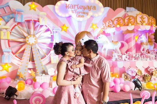 Tania Putri Jadi Hot Mom