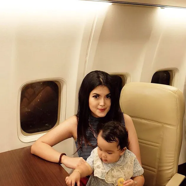 Tania Putri Jadi Hot Mom