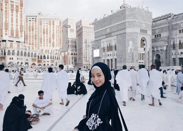Nikita Willy Umrah