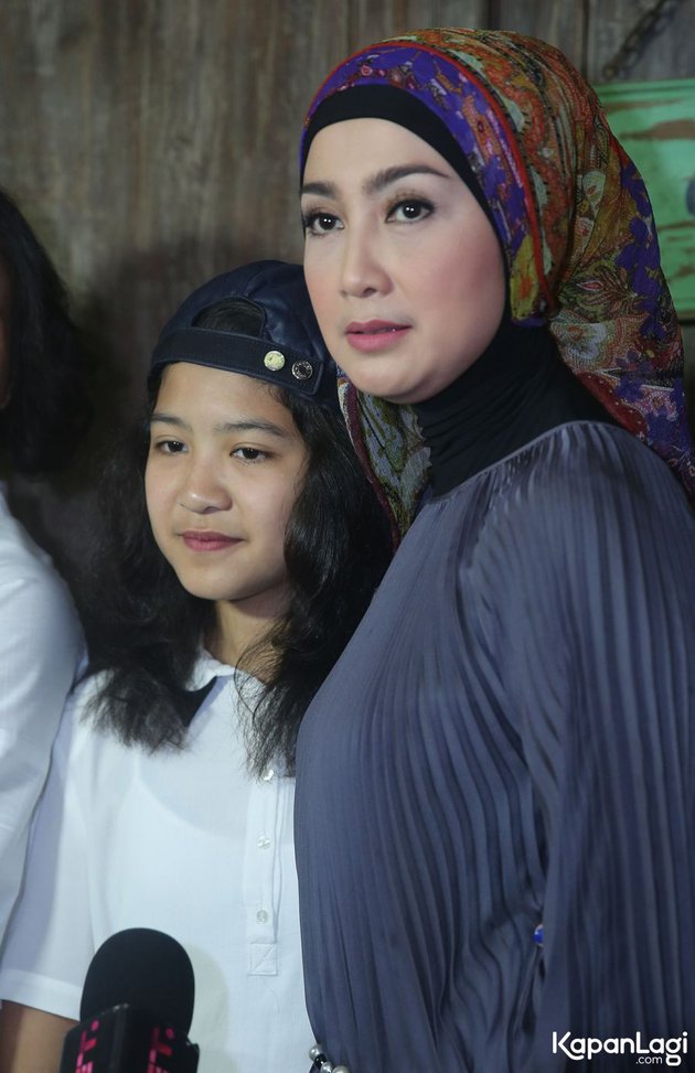 FOTO: Ikut Bunda Jumpa Pers, Anak Desy Ratnasari Makin Cantik