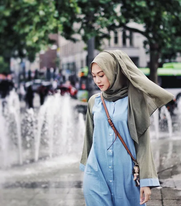 FOTO: INDAH NADA PUSPITA KENALKAN FASHION HIJAB STYLISH DI 