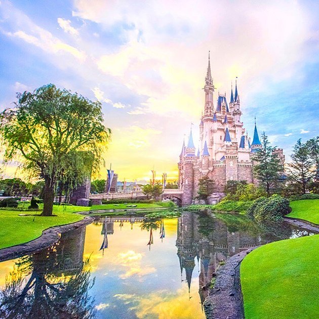 FOTO INDAHNYA TOKYO DISNEY RESORT, LOKASI PERNIKAHAN 