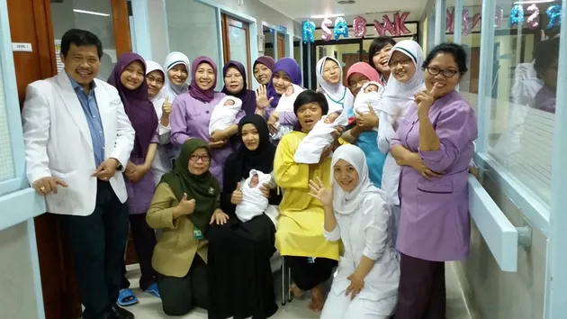 foto bayi kembar lima asal Cirebon, AIUEO