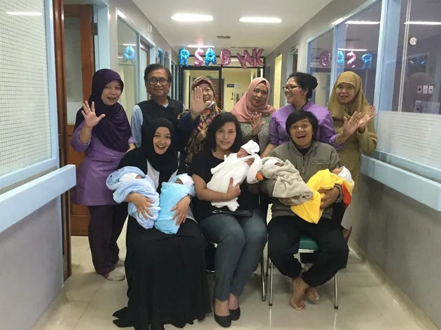 foto bayi kembar lima asal Cirebon, AIUEO