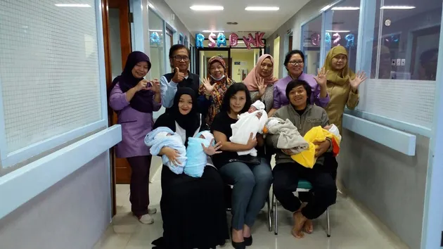 foto bayi kembar lima asal Cirebon, AIUEO