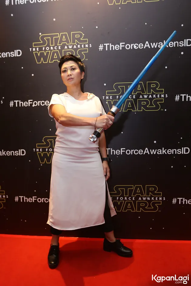 STAR WARS: THE FORCE AWAKENS