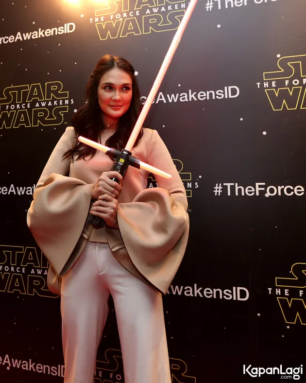 STAR WARS: THE FORCE AWAKENS