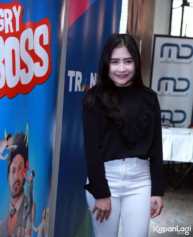 Prilly Latuconsina - Ariana Grande