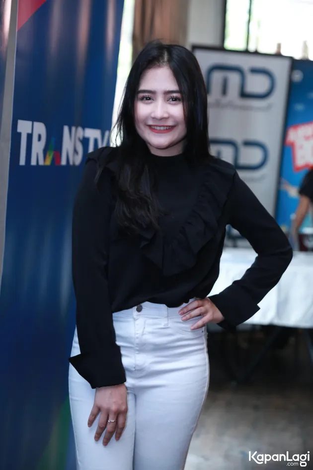 Prilly Latuconsina - Ariana Grande