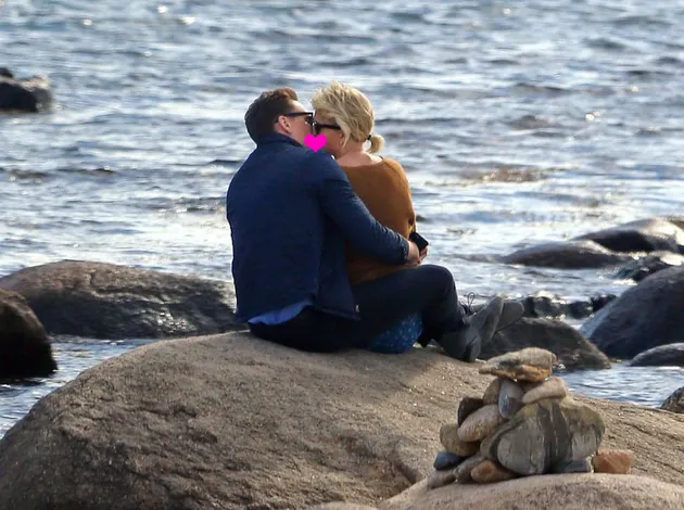 Taylor Swift - Tom Hiddleston Settingan