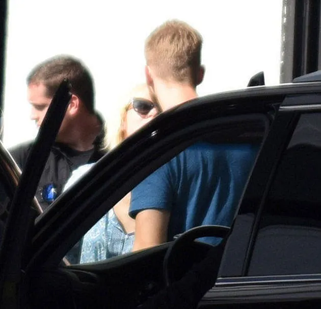 Taylor Swift Selingkuhi Calvin Harris?