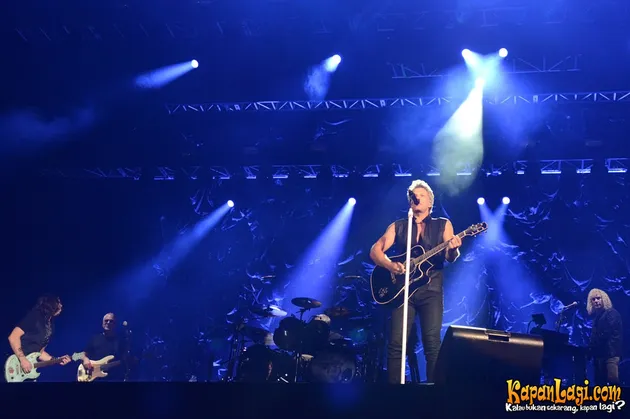 FOTO Inilah Aksi-Aksi Bon Jovi Saat Hibur 40 Ribu Penonton di GBK