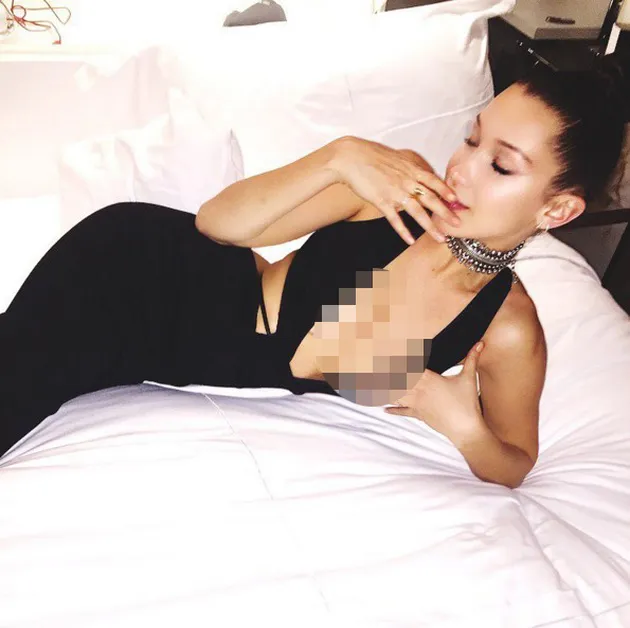 Foto Seksi Bella, Adik Gigi Hadid