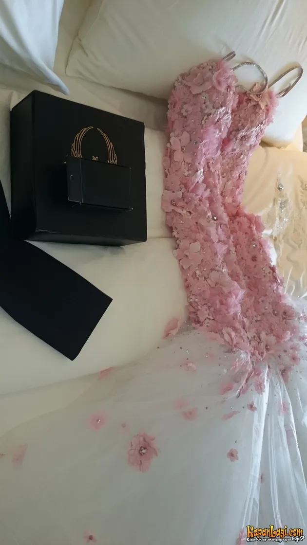 Foto Gaun Pernikahan Bella Shofie