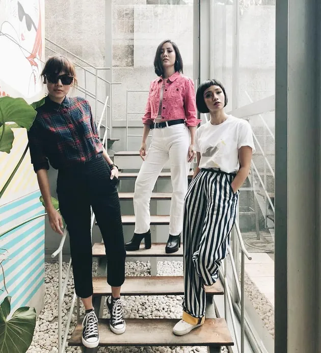 Ada yang sudah dengerin lagu 'Bohong' milik TIGA? Dijamin langsung jatuh hati deh!