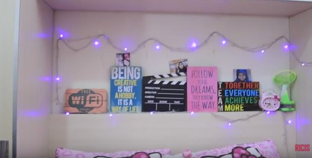 FOTO: INTIP KAMAR RIA RICIS, CUTE BANGET PENUH HELLO KITTY 