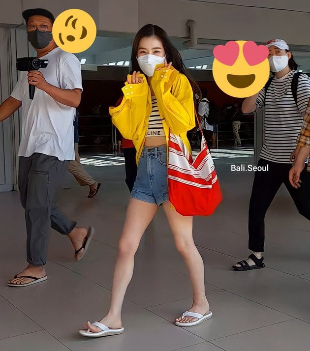 Irene's Photos in Bali Without Other Red Velvet Members, Relaxing Shopping at the Supermarket Using Sandals